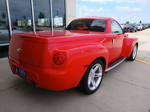 Used 2004 Chevrolet SSR w/ Preferred Equipment Group RWD image 20