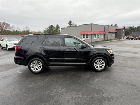 Used 2018 Ford Explorer XLT image 6