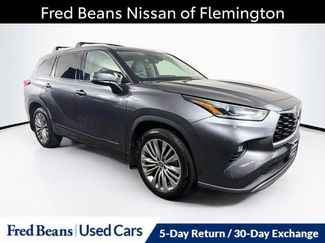 Used 2021 Toyota Highlander Platinum AWD/4WD video 1