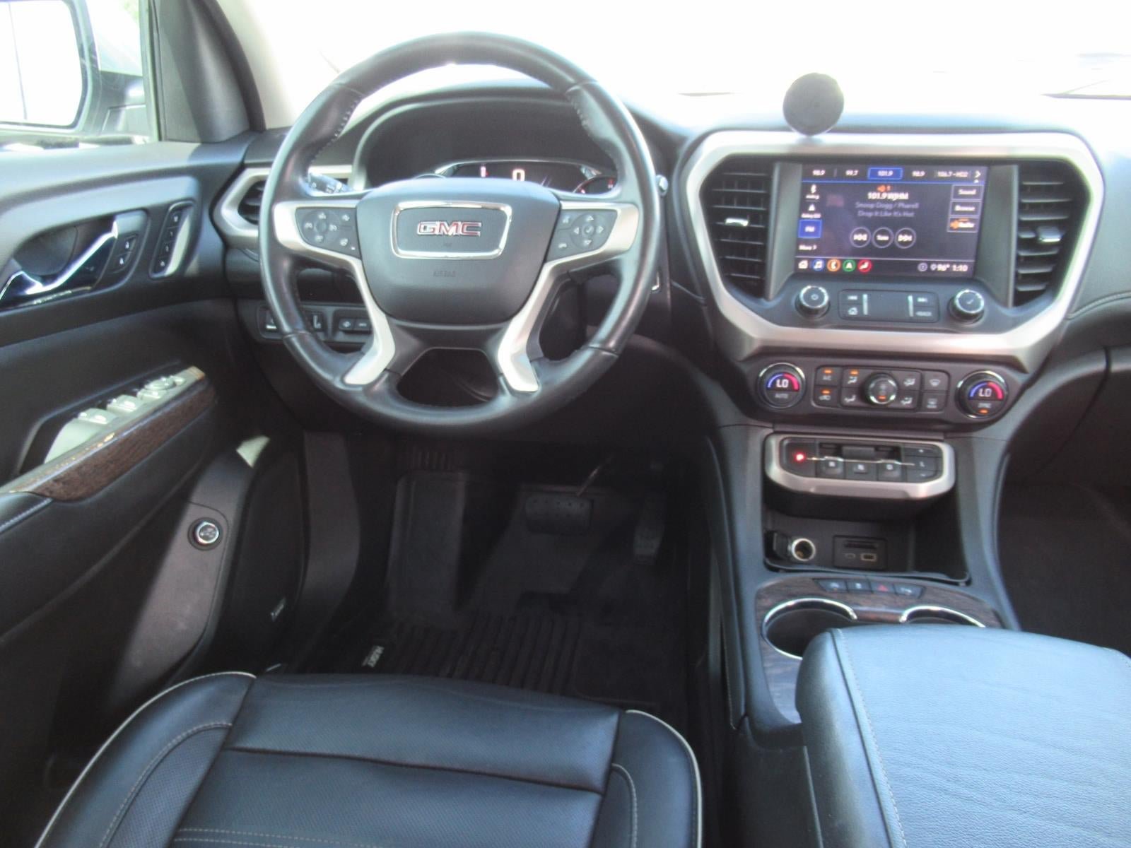 Used 2020 GMC Acadia Denali w/ Technology Package FWD image 13