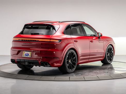 Used 2025 Porsche Cayenne GTS AWD/4WD image 5