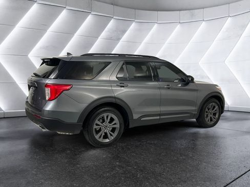 Used 2023 Ford Explorer XLT w/ Equipment Group 202A image 4