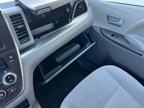 Used 2017 Toyota Sienna LE FWD image 23