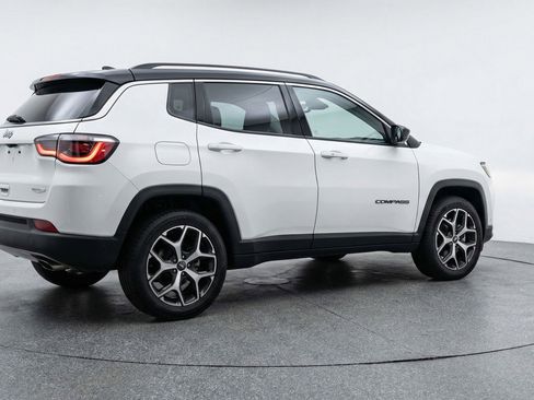 Used 2025 Jeep Compass Limited AWD/4WD image 9