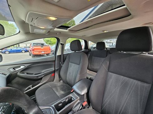 Used 2015 Ford Focus SE FWD image 25