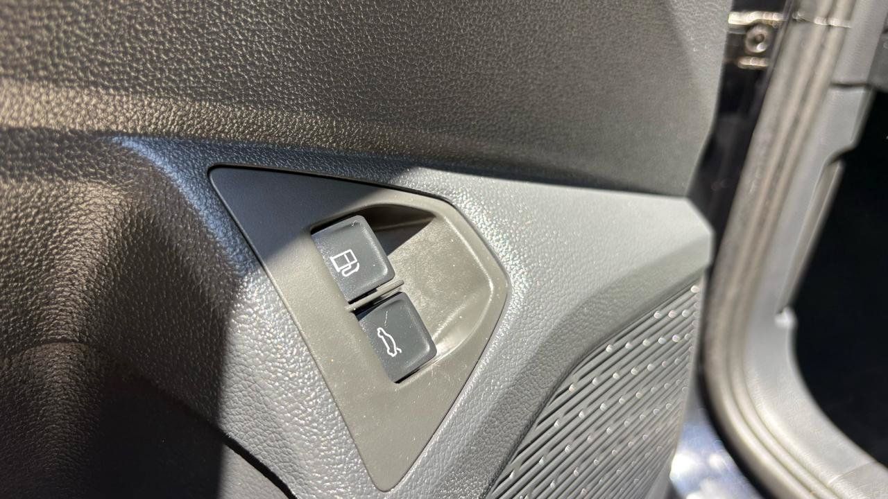 Used 2024 Volkswagen Jetta SE FWD image 21