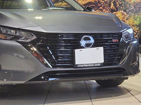 Used 2025 Nissan Sentra SR image 8