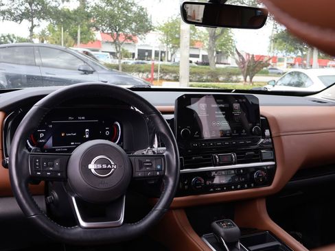 Used 2024 Nissan Pathfinder Platinum w/ Cargo Package AWD/4WD image 31