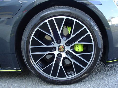 Used 2022 Porsche Taycan image 40