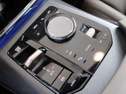 Used 2025 BMW X3 xDrive30i w/ Premium Package image 28