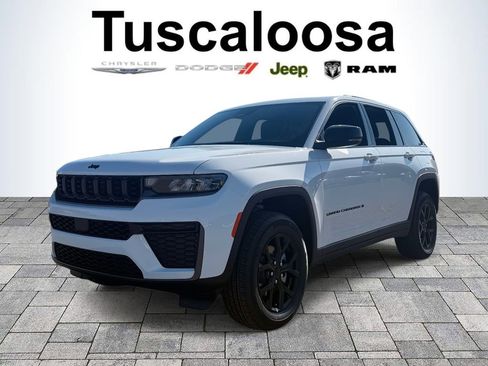 New 2026 Jeep Grand Cherokee Altitude RWD image 3