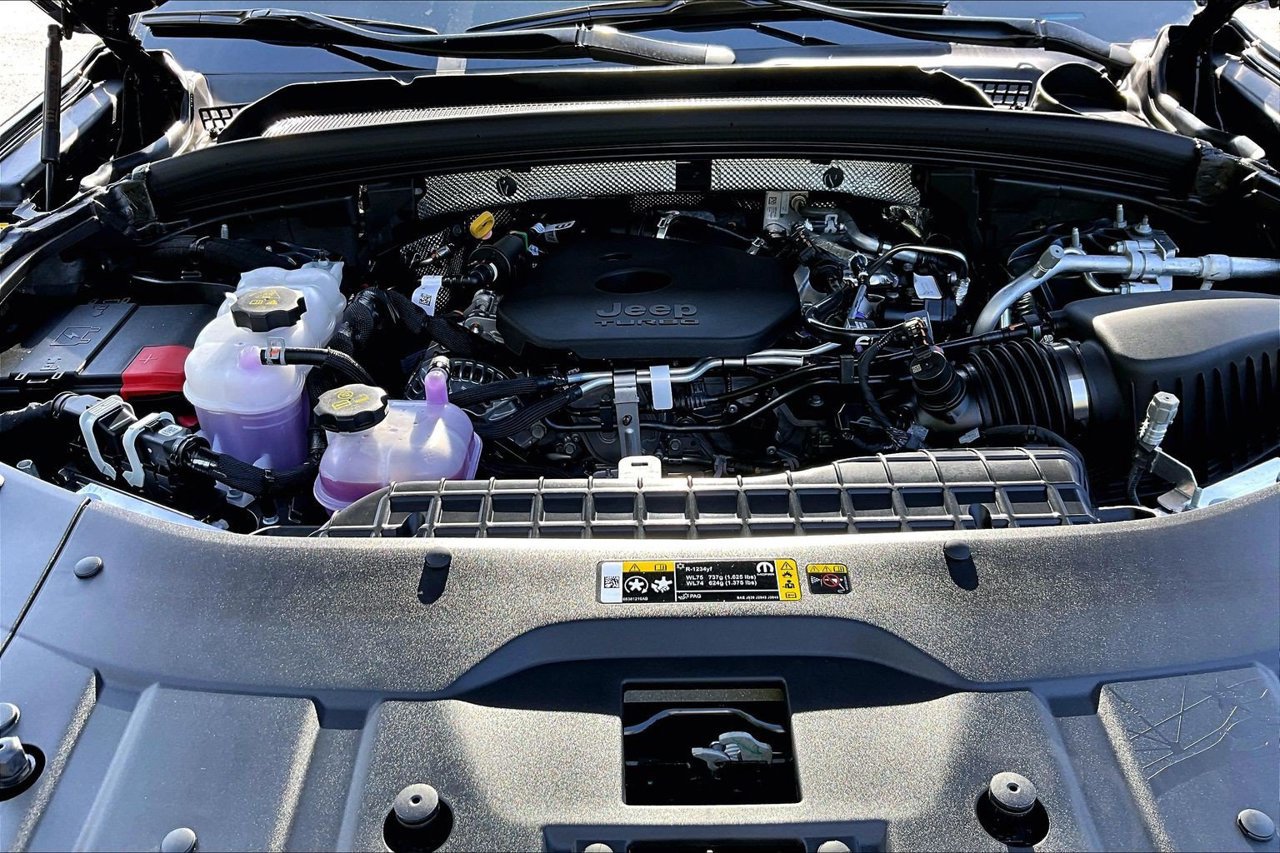 New 2027 Jeep Grand Cherokee Altitude RWD image 35