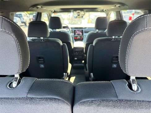 New 2025 Jeep Grand Cherokee L Laredo w/ Luxury Tech Group I image 9