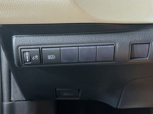 Used 2022 Toyota Corolla LE image 16