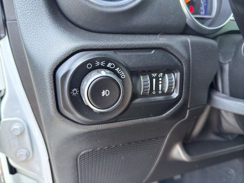 Used 2018 Jeep Wrangler Unlimited Sahara w/ Quick Order Package 24M Moab AWD/4WD image 13