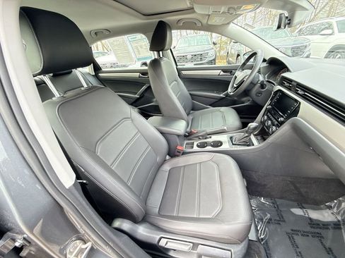 Used 2021 Volkswagen Passat 2.0T SE image 25