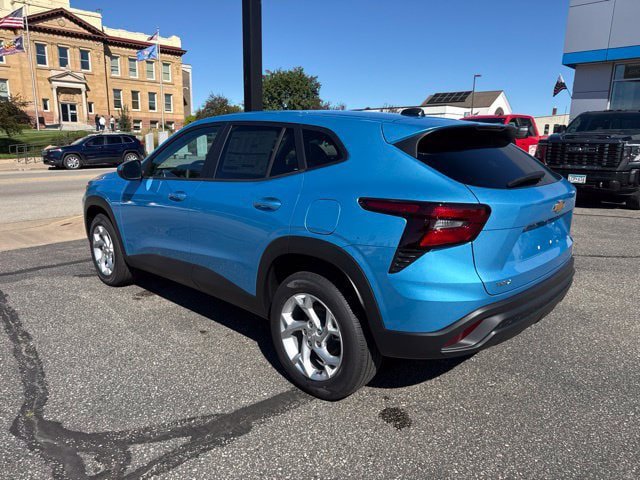 New 2026 Chevrolet Trax LS w/ LS Convenience Package FWD image 3