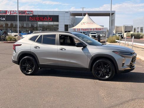Used 2025 Chevrolet Trax ACTIV w/ Sunroof Package FWD image 8