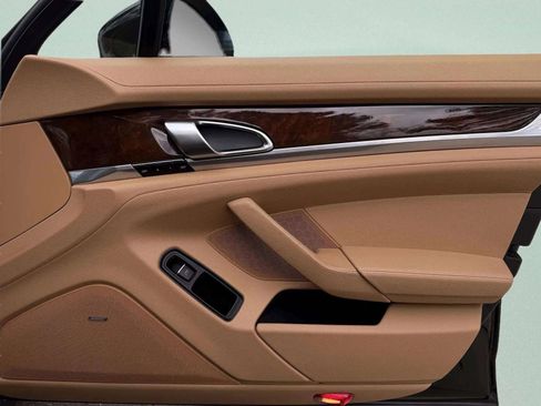 Used 2011 Porsche Panamera 4 image 8