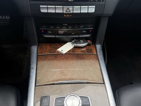 Used 2014 Mercedes-Benz E 350 4MATIC Sedan image 10