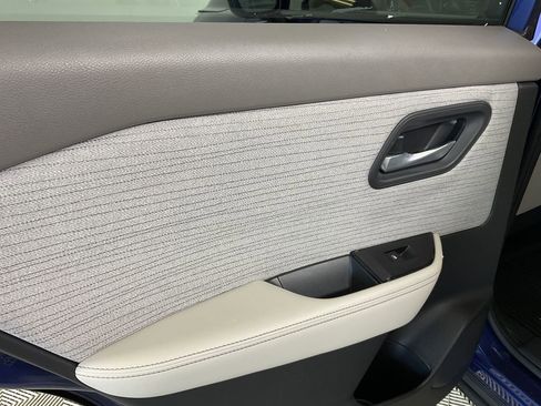 Used 2023 Nissan Rogue SV image 18