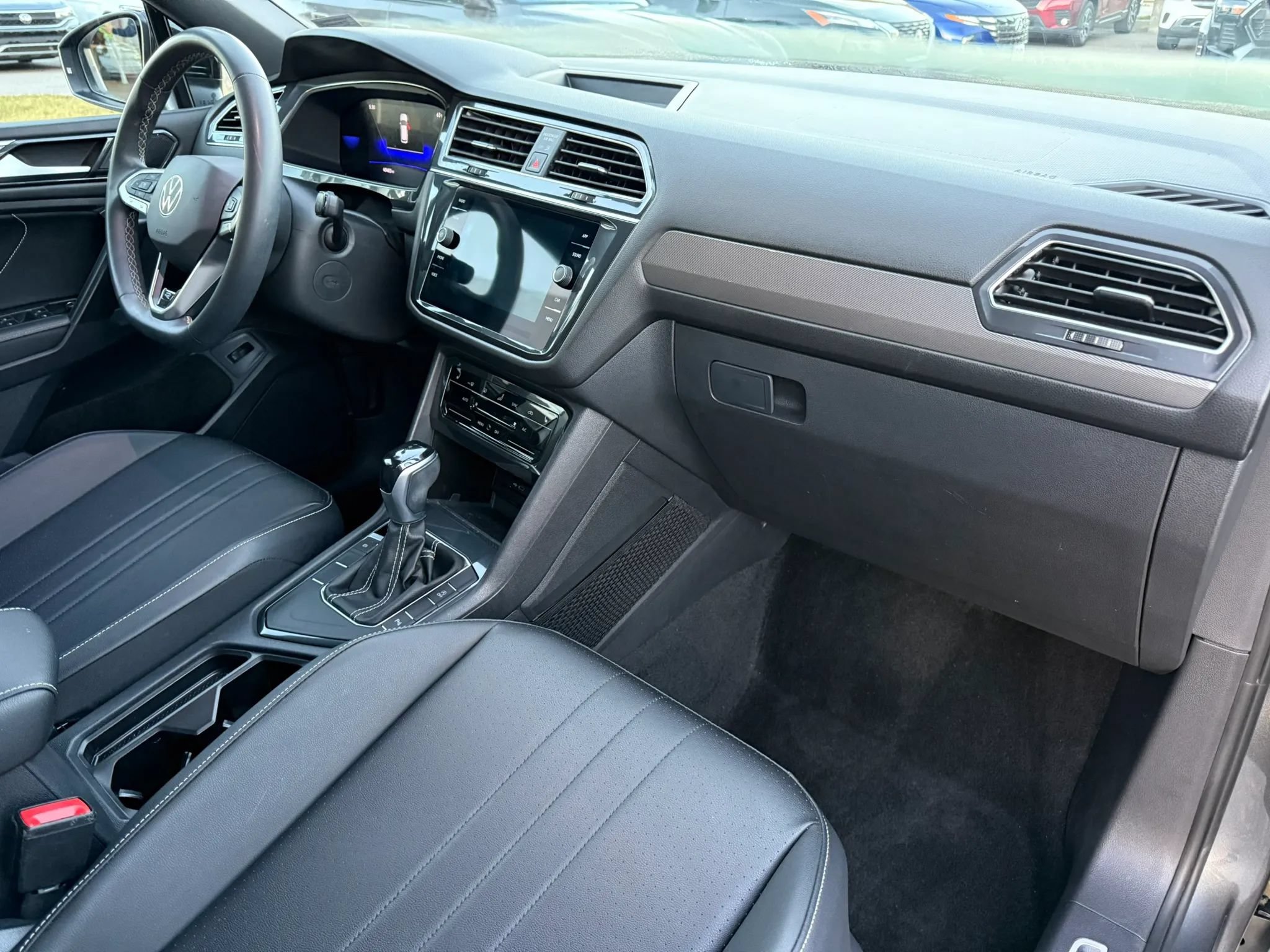 Used 2023 Volkswagen Tiguan SE R-Line FWD image 17