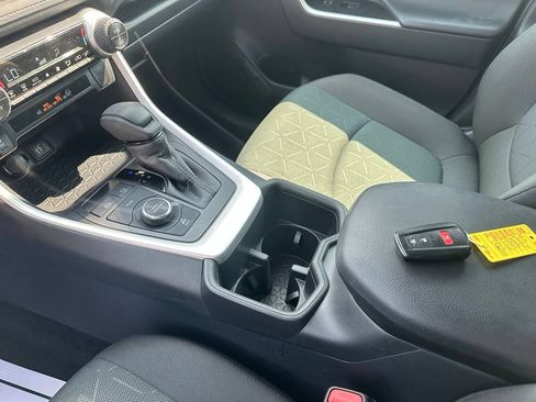 Used 2025 Toyota RAV4 XLE AWD/4WD image 18