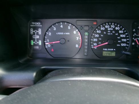 Used 2001 Isuzu Trooper S image 19