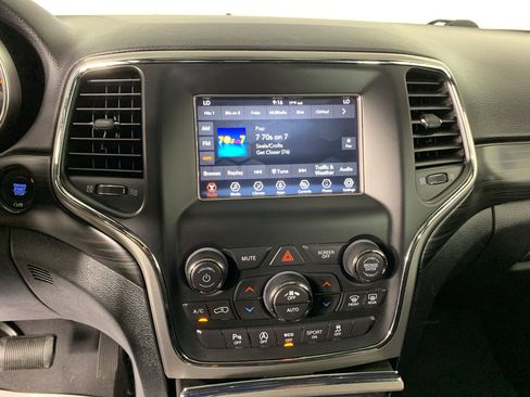 Used 2021 Jeep Grand Cherokee Laredo AWD/4WD image 26