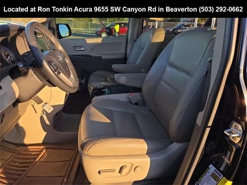 Used 2017 Toyota Sienna XLE Premium w/ Protection Package image 10