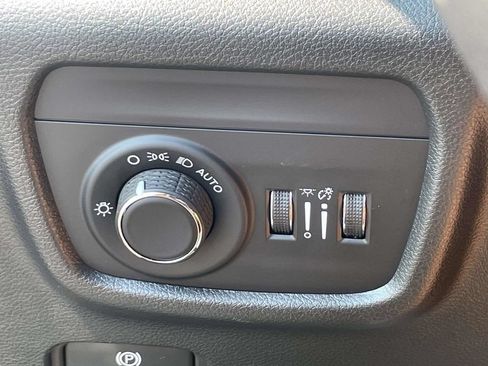 Used 2024 Jeep Grand Cherokee Laredo w/ Luxury Tech Group I RWD image 22