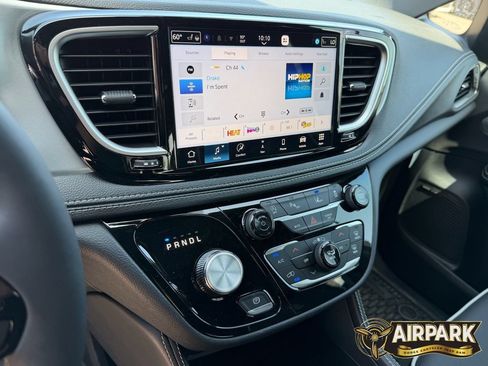 New 2026 Chrysler Pacifica Limited w/ Uconnect Theater Family Group FWD image 22