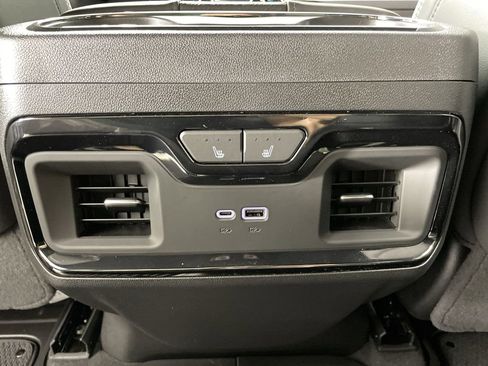 Used 2024 GMC Sierra 2500 AT4X image 22