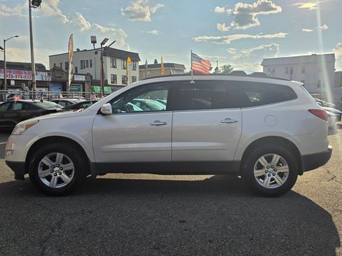 Used 2011 Chevrolet Traverse LT w/ Personal Connectivity Package FWD image 5