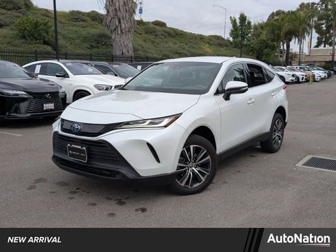 Used 2023 Toyota Venza LE image 1