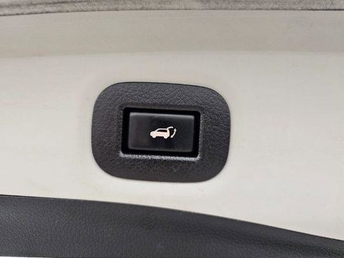 Used 2018 Nissan Rogue SV AWD/4WD image 40