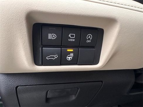 Used 2025 Toyota Highlander Limited image 19