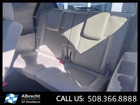 Used 2025 Volkswagen Atlas SE image 14