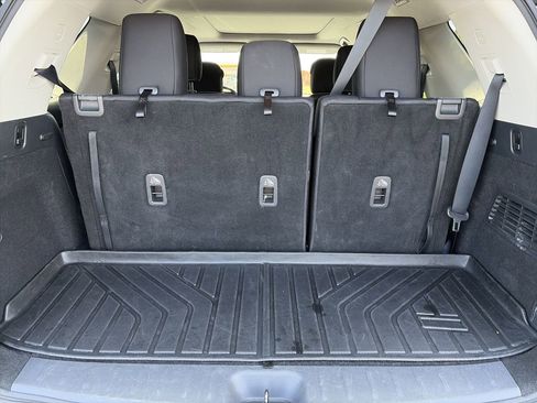 Used 2022 Nissan Pathfinder SV w/ SV Premium Package FWD image 10