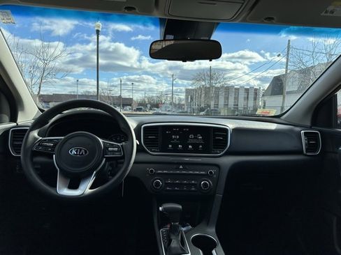 Used 2020 Kia Sportage LX image 3