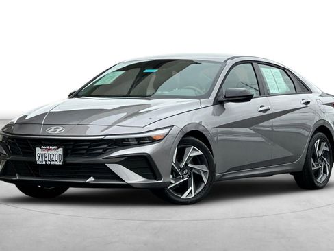 Certified 2025 Hyundai Elantra Sport image 2