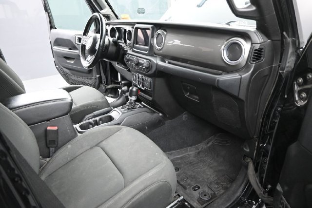 Used 2018 Jeep Wrangler Unlimited Sahara w/ Safety Group AWD/4WD image 22