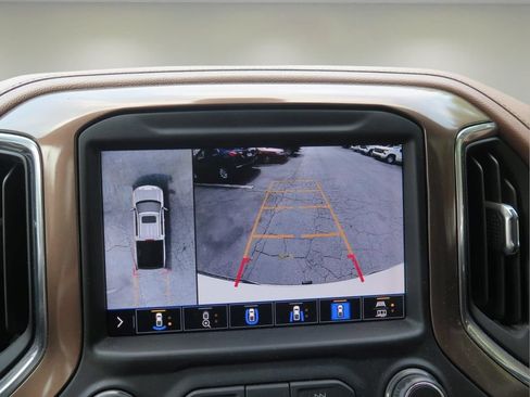 Used 2020 Chevrolet Silverado 1500 High Country w/ Technology Package AWD/4WD image 18