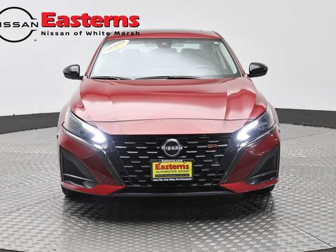 Used 2023 Nissan Altima 2.5 SR w/ SR Premium Package FWD image 2