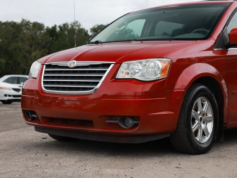 Used 2008 Chrysler Town & Country Touring w/ Entertainment Group #2 FWD image 30
