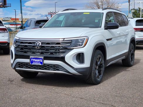 New 2026 Volkswagen Atlas Peak Edition image 3