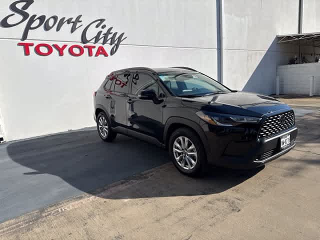 Used 2023 Toyota Corolla Cross LE FWD image 3