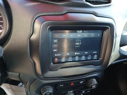 Used 2018 Jeep Renegade Altitude AWD/4WD image 18