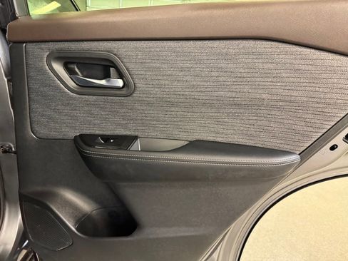 Used 2023 Nissan Rogue SV image 24