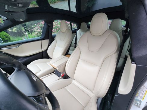 Used 2020 Tesla Model S Long Range Plus image 7